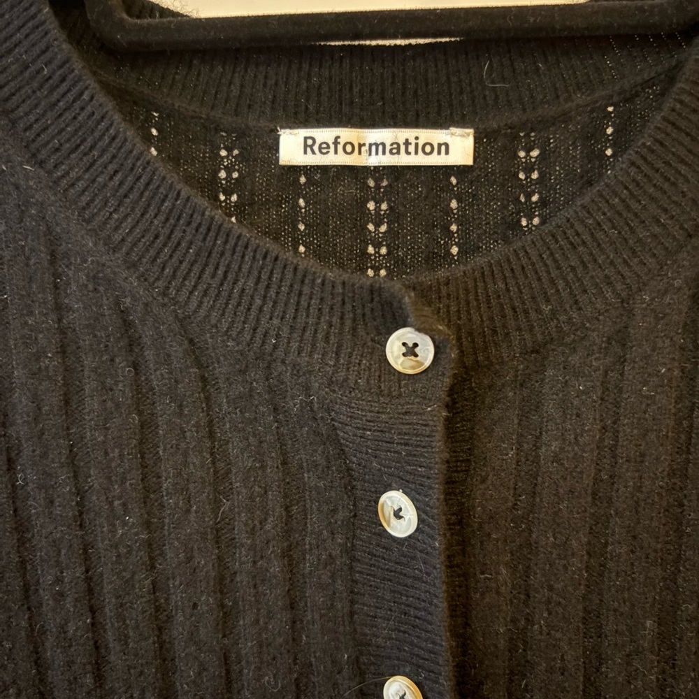 Reformation cropped short sleeve Black Ribbed cashmere Cardigan - Picture 2 of 4